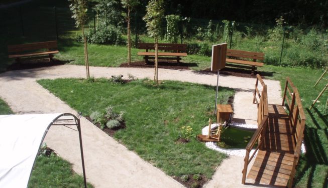 Création jardin banc bois